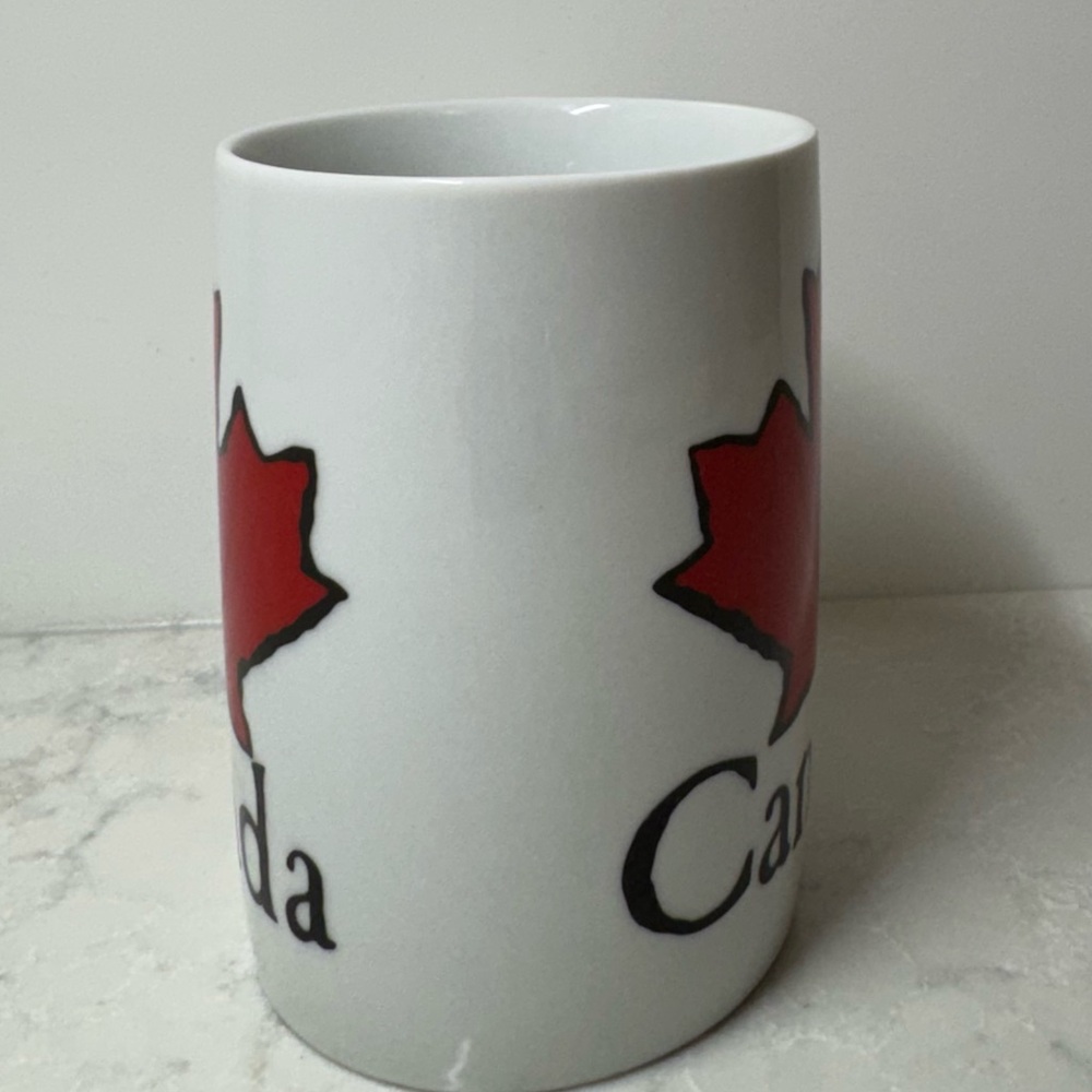 Smiling Maple Leaf Canada Mug - Red and White - Picture 4 of 7